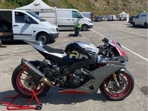 APRILIA RSV4