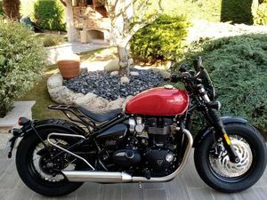 TRIUMPH BONNEVILLE BOBBER 1200