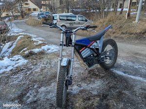 ELECTRIC MOTION ESCAPE 2022