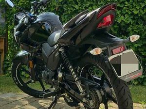 YAMAHA YS125 UBS WENIG KM, TOP ZUSTAND, IDEAL FÜR ANFÄNGER CANTON ARGOVIE -