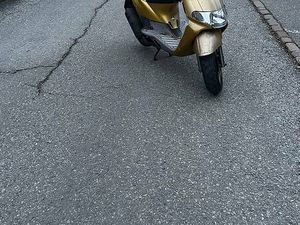 VENDO SCOOTER 50 CC TARGA GIALLA CANTON TESSIN -
