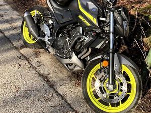 YAMAHA MT-03 NIGHT FLUO