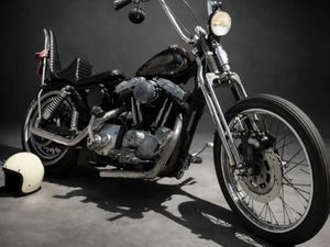 HARLEY-DAVIDSON SPORTSTER 883