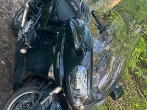 VENDS KAWASAKI 1400 GTR