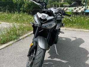 TRIUMPH STREET TRIPLE 765 R 2024
