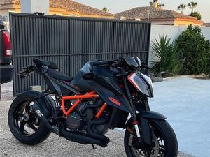 KTM SUPER DUKE 1290 R BLACK EDITION TOP WIE NEU WINTERPREIS