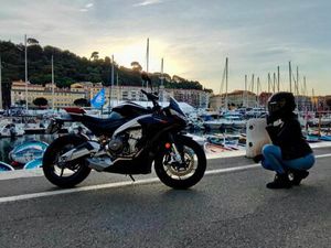 APRILIA TUONO FACTORY 2021 ÉTAT IMPECCABLE