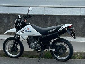 SUZUKI DR 125 SUPERMOTARD - 13 000 KM - TRÈS BONNE ÉTAT