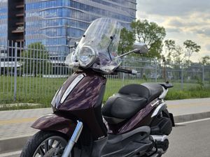PIAGGIO BEVERLY 500 →