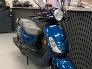 SYM FIDDLE 2 BROM BLAUW E4 45KM BJ 2021 SMOKE WINDSCHERM — SCOOTERS | SYM — MARKTPLAATS