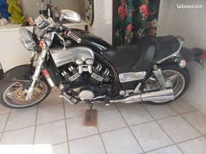 YAMAHA VMAX 1200
