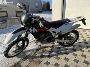 MOTO ENDURO 250
