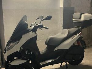 VENDS SCOTTER PIAGGIO MP3 300 HPE - 3500 KMS