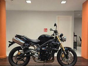 ② TRIUMPH STREET TRIPLE 675**2010**25.114KM**GARANTIE