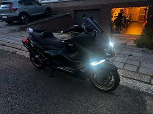 ② YAMAHA T MAX 530 BLACK MAX