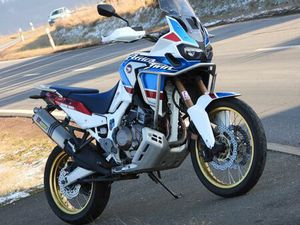 HONDA CRF 1000 AFRICA TWIN ADVENTURE SPORTS AKRAPOVIC