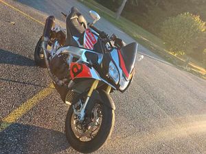 APRILIA TUONO V4 1100RR