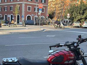 TRIUMPH STREET SCRAMBLER 900 ROSSO