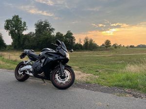 HONDA CBR650F, SCHWARZ, WENIG KM, GARAGENFAHRZEUG