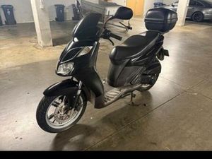 ROLLER APRILIA SPORTCITY 125 CCM 16070KM TÜV 11/2027