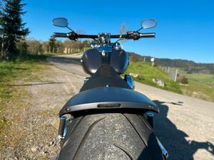 HARLEY DAVIDSON CVO BREAKOUT - JEKILL & HYDE