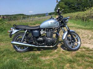 TRIUMPH BONNEVILLE T100