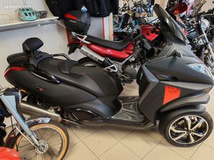 SCOOTER PEUGEOT METROPOLIS - 3 ROUES