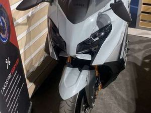 YAMAHA TMAX 560 TECH MAX 2025