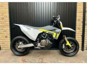 HUSQVARNA 701 SUPERMOTO PETROL MANUAL EURO 5 (75 PS) 692 CC