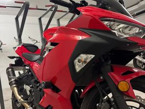 BRAND NEW CONDITION RED KAWASAKI NINJA 400 ABS