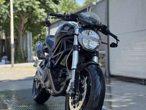 DUCATI MONSTER 696 NERO