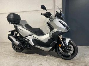 ② HONDA ADV350 MET TOPCASE IN MOOIE STAAT