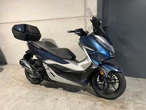 ② HONDA FORZA 300 MET KEYLESS EN TOPCASE