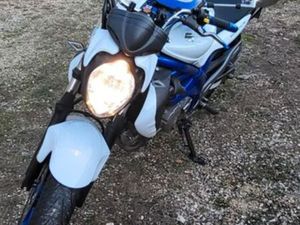 MOTO GLADIUS 650