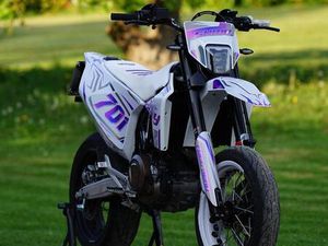 HUSQVARNA 701 SUPERMOTO – BAUJAHR 2023