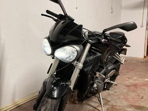 VENDO TRIUMPH STREET TRIPLE S660 AVENIDAS NOVAS