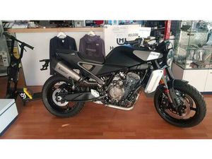 VENDO HUSQVARNA SVARTPILEN 801 (2024 - 26) USATA A NOVARA (CODICE 9609588) - MOTO.IT