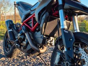 DUCATI HYPERMOTARD 821