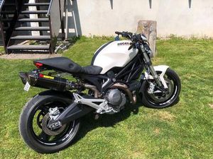 DUCATI MONSTER 696