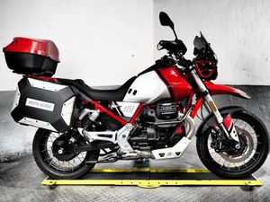 2021 71 MOTO GUZZI V85 TT EVOCATIVE ,9K FULL LUGGAGE ENGINE BARS ,STUNNING BIKE