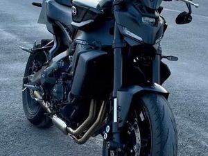 YAMAHA MT-09 (35KW LIVRETE) - FULL EXTRAS & IMPECÁVEL CARTAXO E VALE DA PINTA