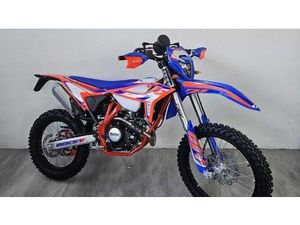 VENDO BETAMOTOR RR 125 4T ENDURO R (2024 - 26) NUOVA A ROSTA (CODICE 9652278) - MOTO.IT