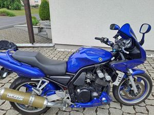 YAMAHA FZS 600