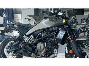 VENDO HUSQVARNA SVARTPILEN 125 (2024 - 26) NUOVA A BAGNOLO MELLA (CODICE 9418246) - MOTO.IT