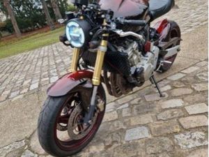 HORNET 600 CAFÉ RACER