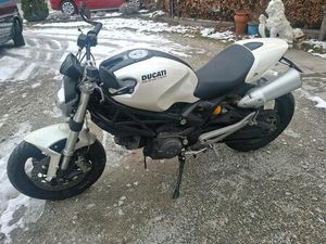 DUCATI MONSTER 696 – BJ 2009, WEIß/ RAHMEN SCHWARZ