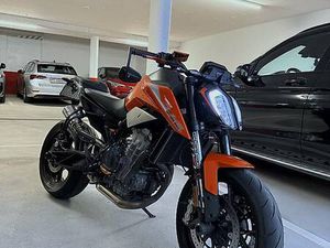 KTM DUKE 790 CANTON TESSIN -