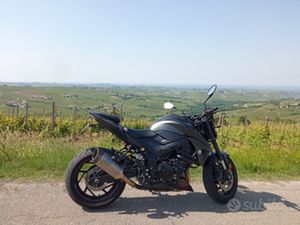 SUZUKI GSX S 750