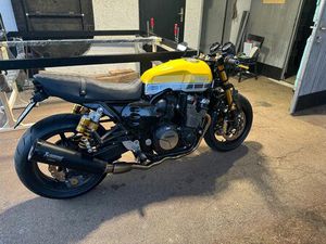 YAMAHA XJR 1300 60S KENNY ROBERTS EDITION