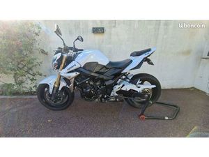 SUZUKI GSR 750 2012 TRÈS BON ÉTAT